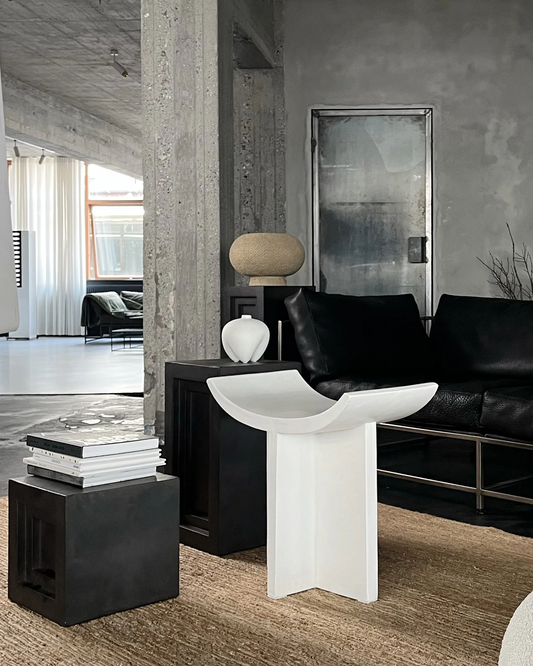Brutus pall 50x60 cm, Bone White 101 Copenhagen