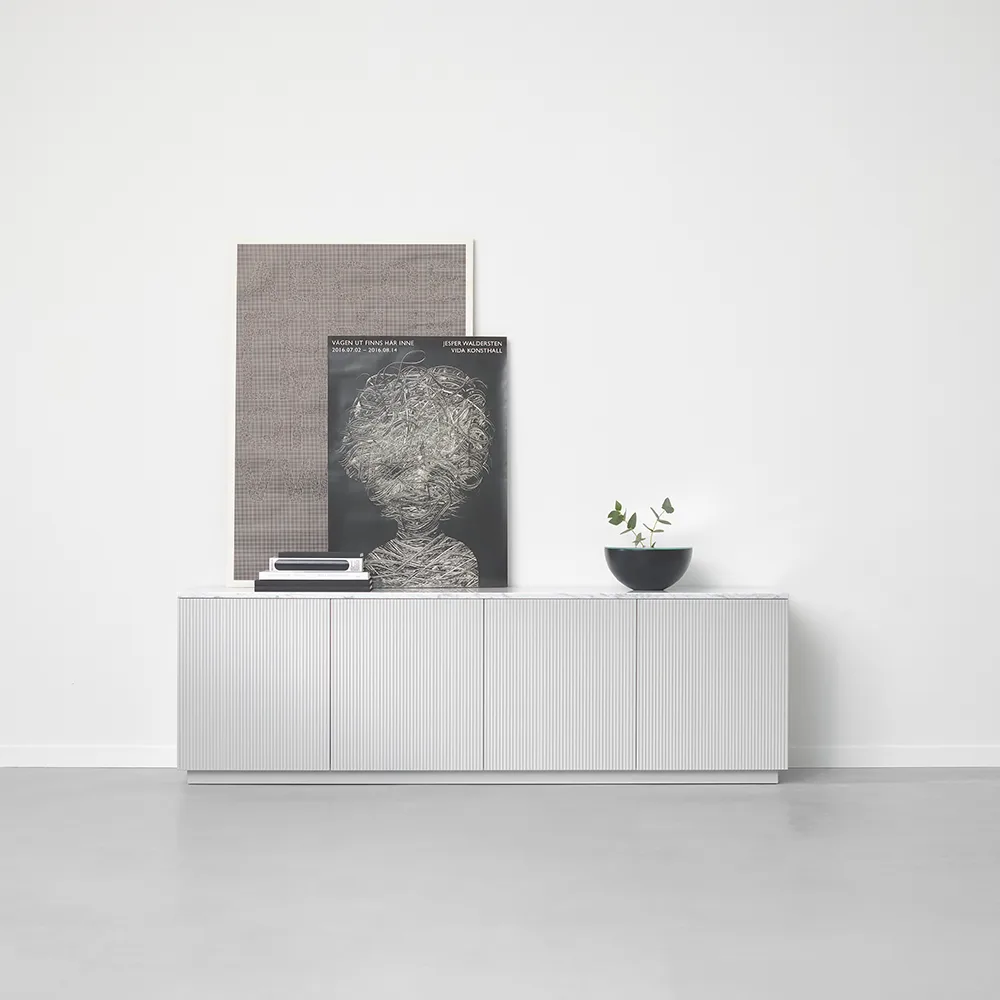 Beam sideboard, vit lack, sockel i oljad ek A2