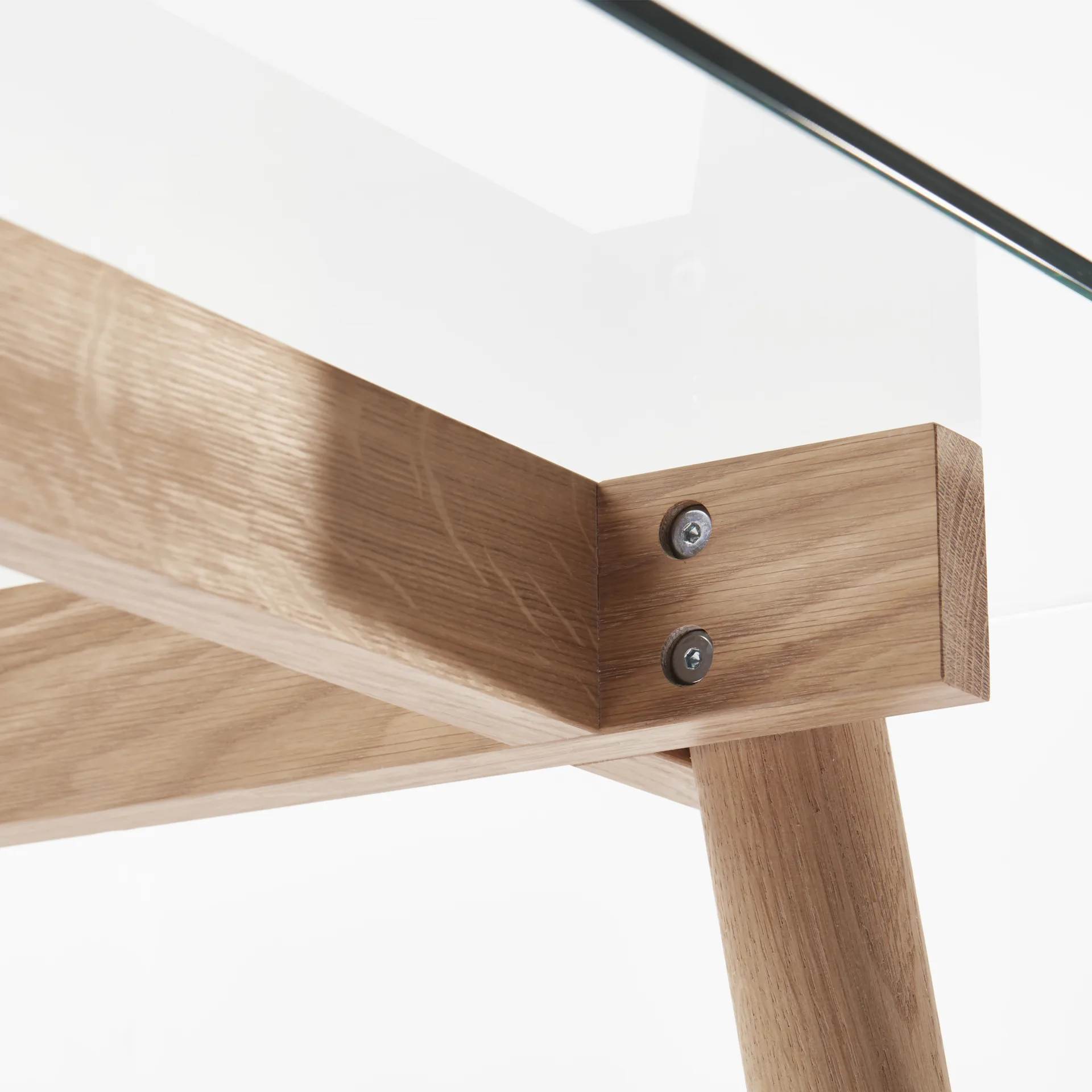 Corners matbord, ek olja, glas A2