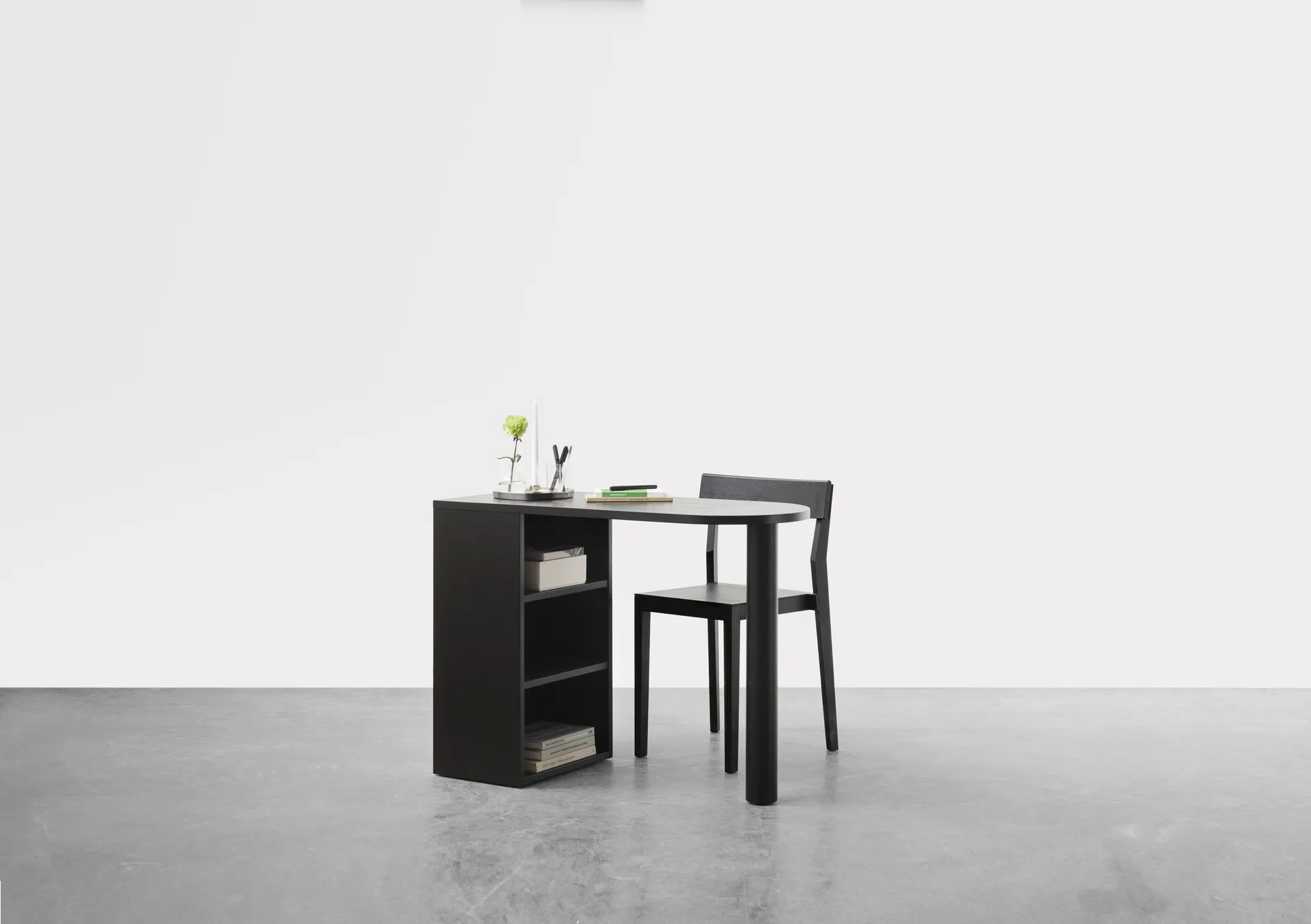 Hub skrivbord, Svartbetsad ek, 100x73x43 cm A2