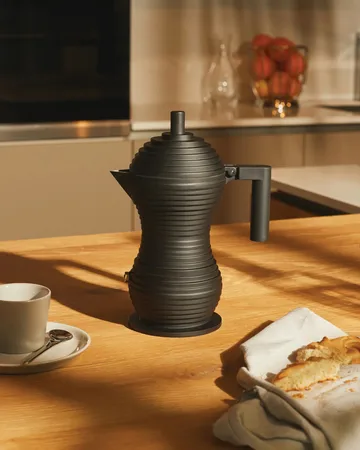 Pulcina espressobryggare svart - 30 cl, 6 koppar - Alessi