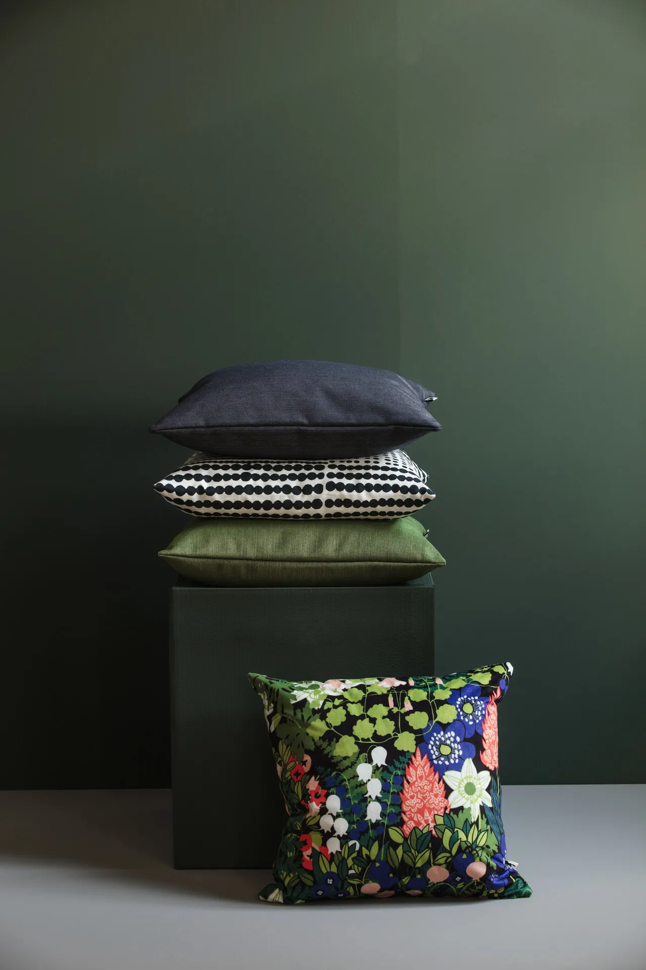 Skogen kuddfodral 47x47 cm, Svart-multi Almedahls