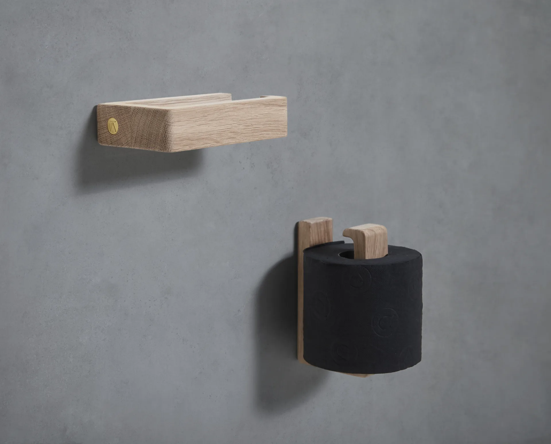Andersen toalettpappershållare, Lacquered oak Andersen Furniture