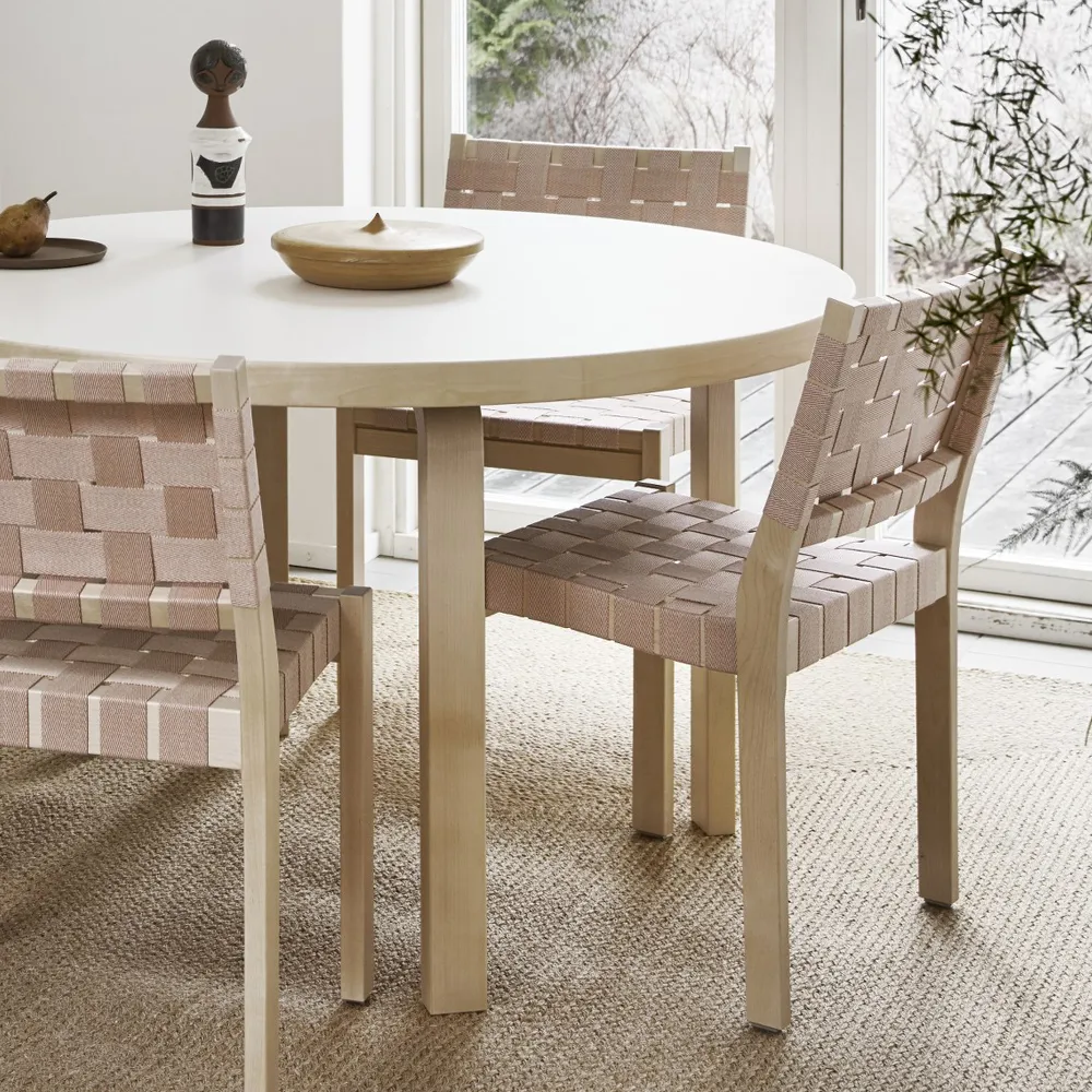 611 stol linnegjord, Röd-Naturlackad björk Artek