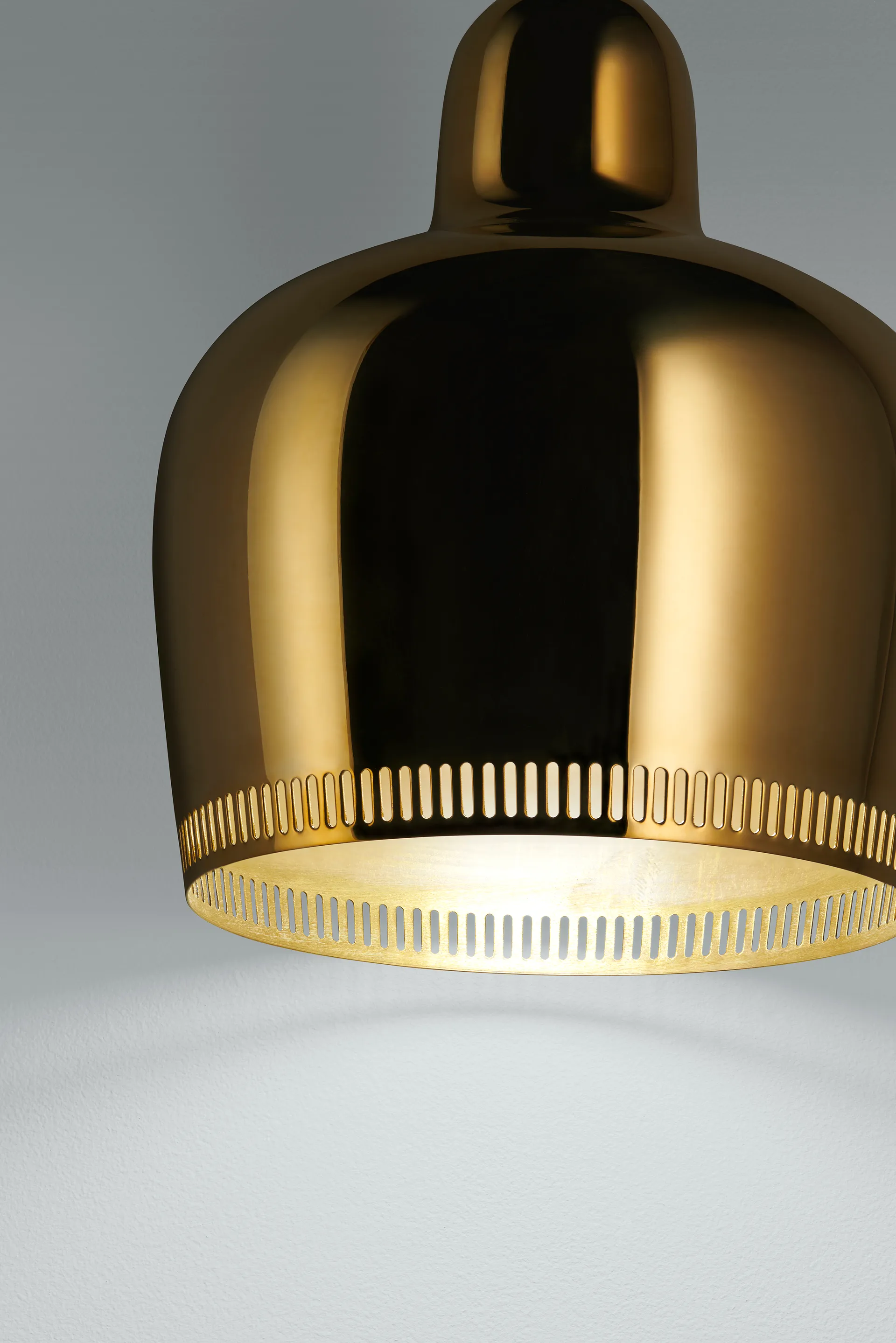 A330S Golden Bell pendel, Mässing Artek