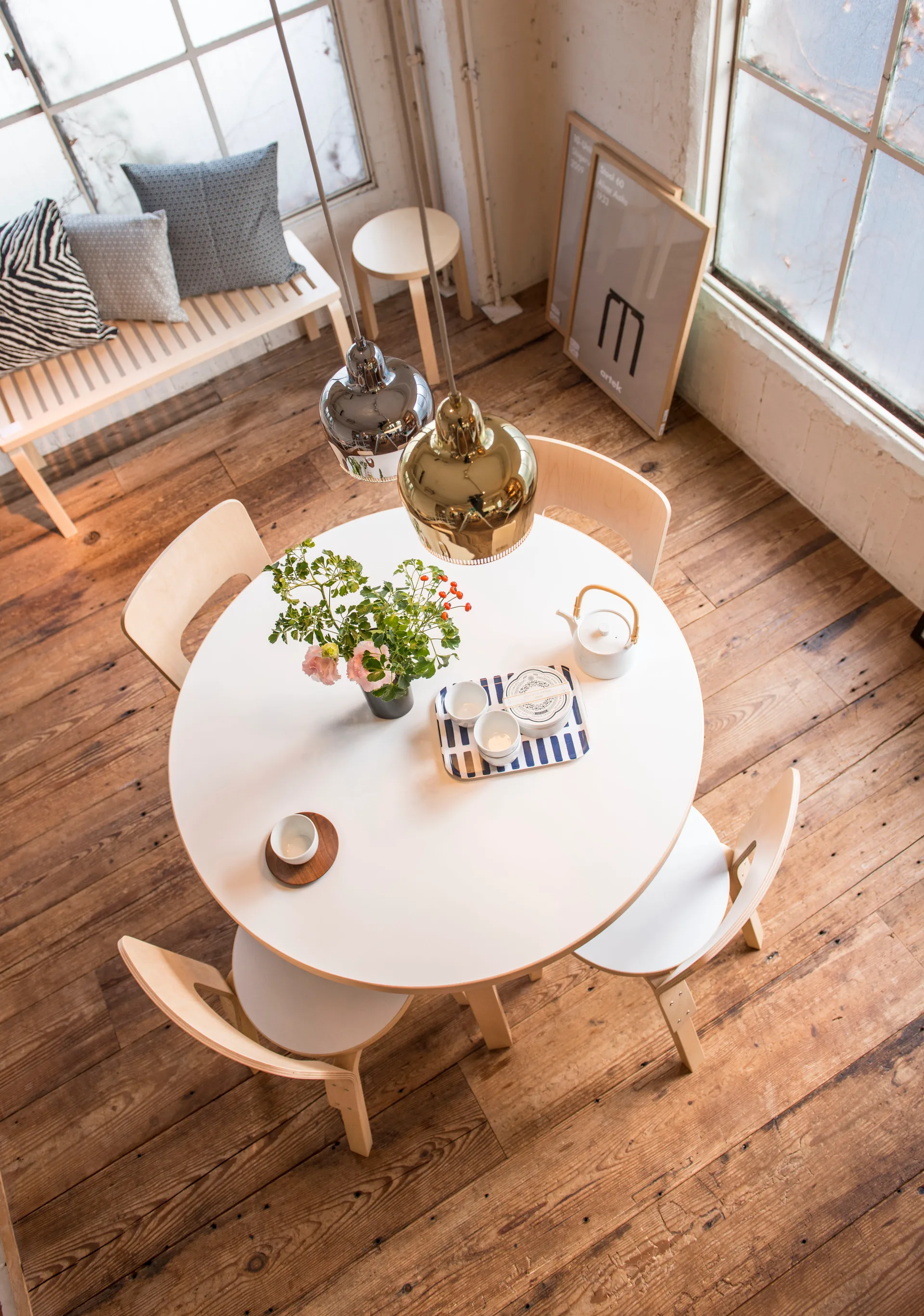 Aalto 90A matbord runt, Vit laminat-Björkben Artek