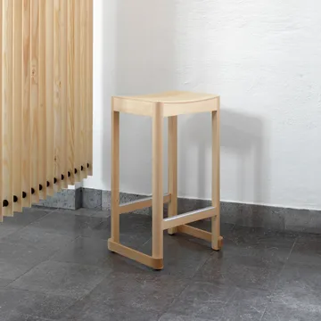 Atelier barpall - Naturlakerad ek-H65 cm - Artek