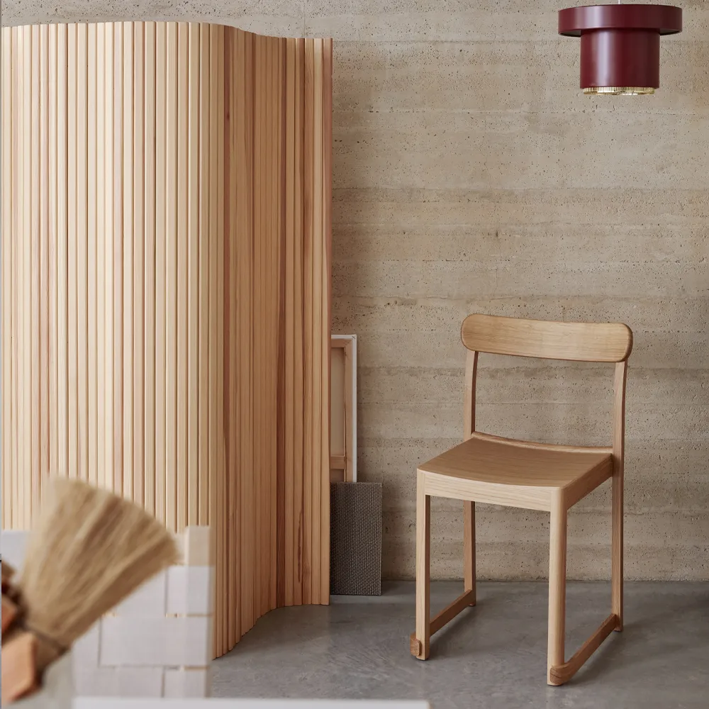 Atelier stol, Klarlackerad bok Artek