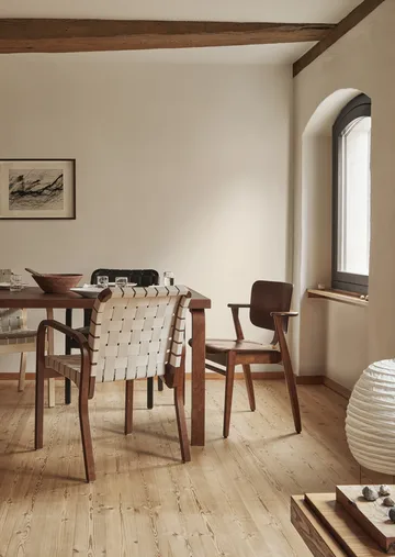 Domus stol - Valnötsbets - Artek
