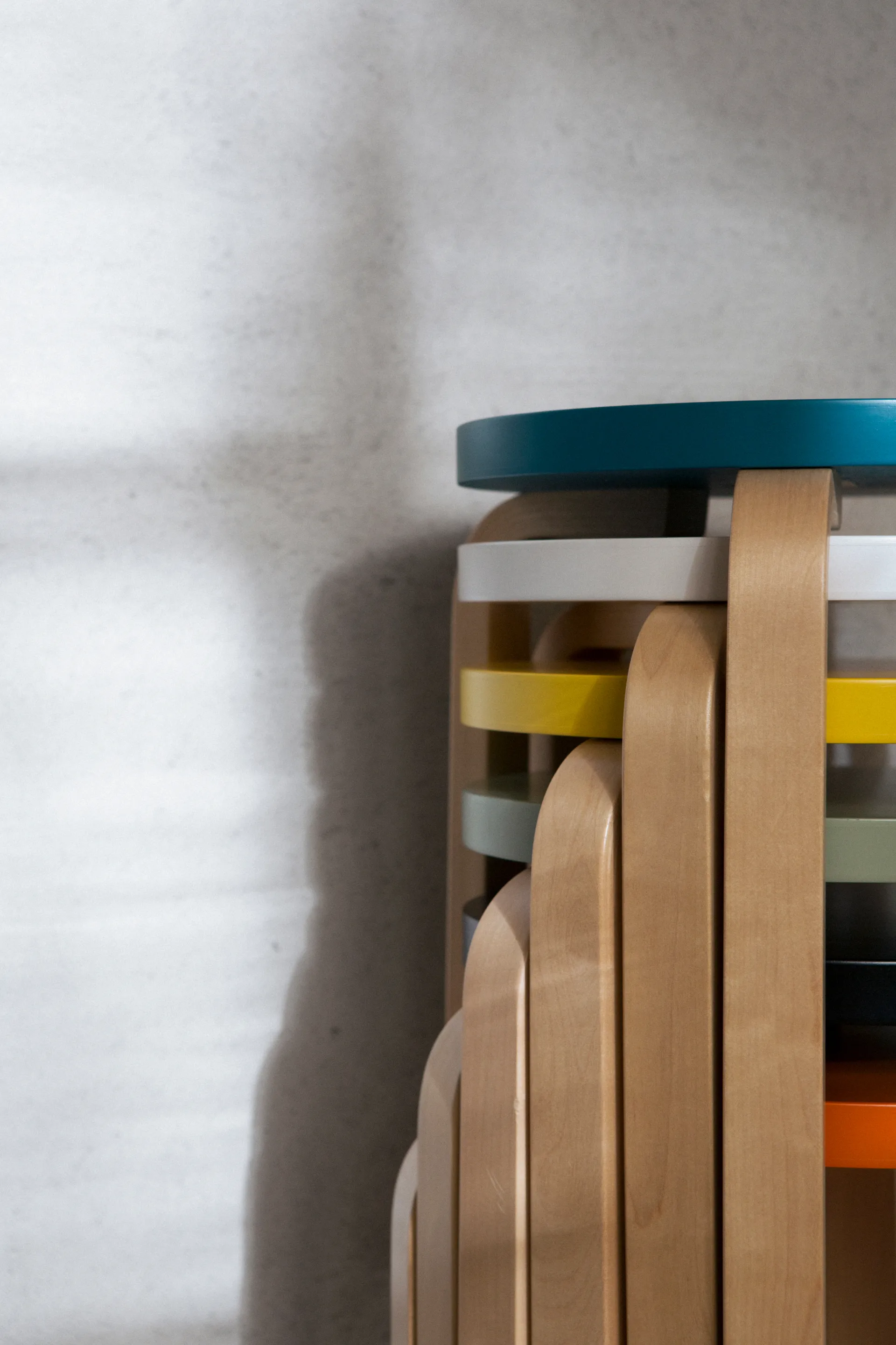 Stool 60 pall 3 st ben, Grön-Björk Artek