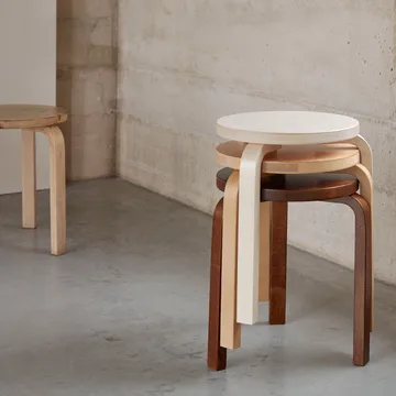 Stool 60 rund pall 3 st ben - Vit lack, Ø38x44 cm - Artek
