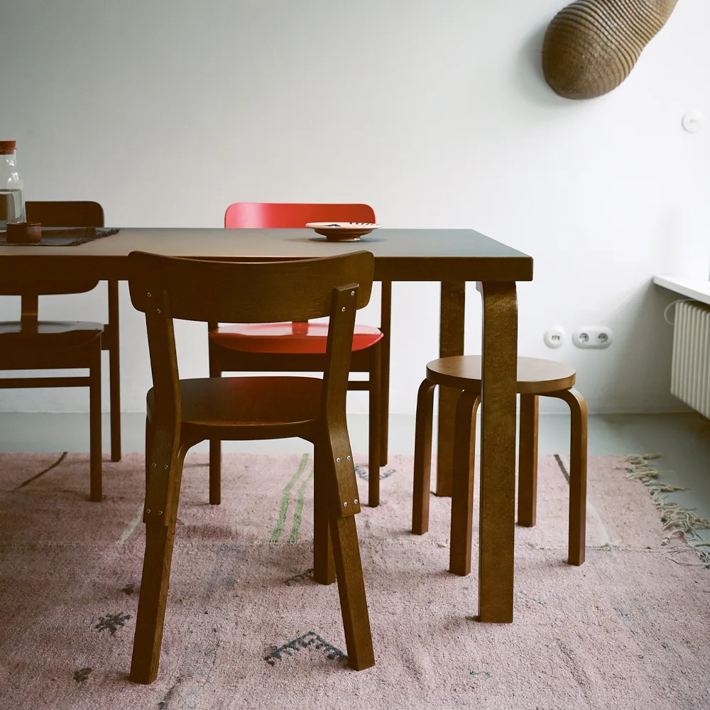 Stool E60 pall 4 st ben, Zebra-Björk Artek