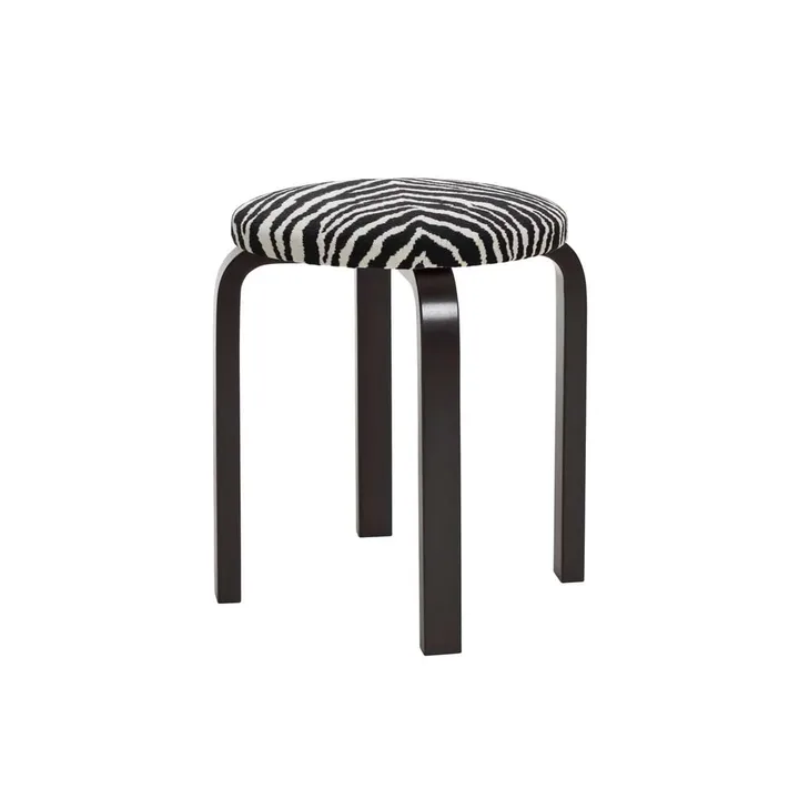 Stool E60 rund pall 4 st ben - Svartlackerad björk-tyg Zebra svart, Ø38x44 cm - Artek