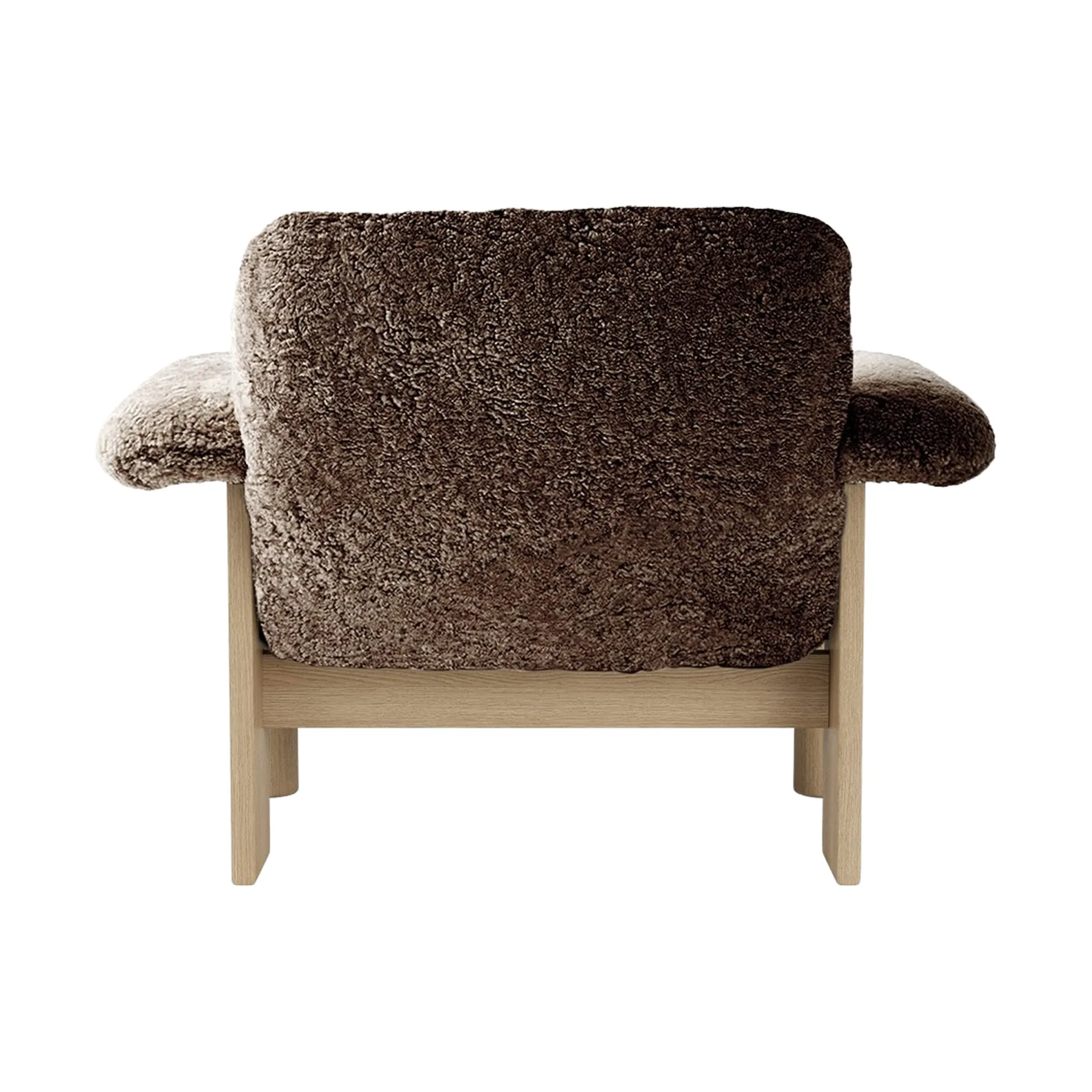 Brasilia fåtölj low back, Natural oak-Sahara sheepskin curly Audo Copenhagen