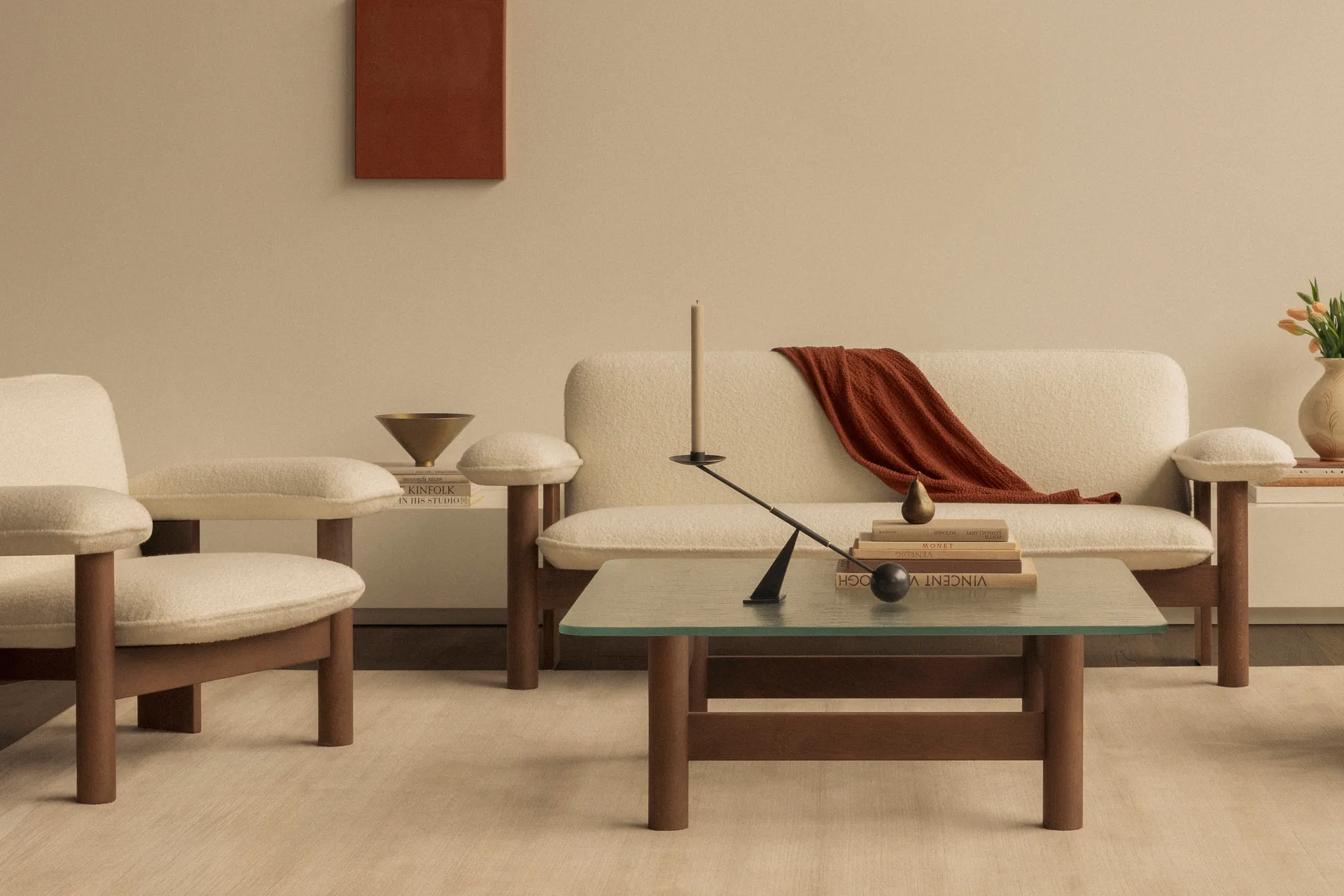 Brasilia soffa 2-sits, Walnut-Sahara sheepskin curly Audo Copenhagen