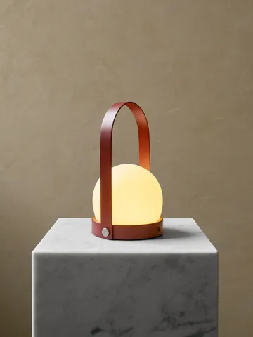 Carrie portabel bordslampa - Burned red - Audo Copenhagen