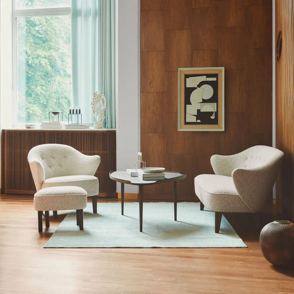 Ingeborg 2,5-sits soffa, Fårskinn moonlight-ben ek rökt Audo Copenhagen