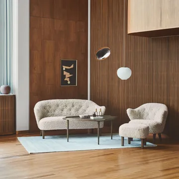 Ingeborg 2,5-sits soffa - Fårskinn sahara, ben ek natur - Audo Copenhagen