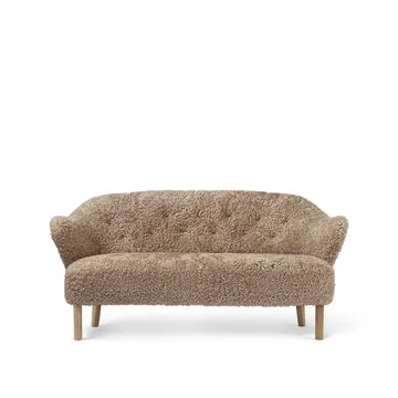 Ingeborg 2,5-sits soffa - Fårskinn sahara, ben ek natur - Audo Copenhagen