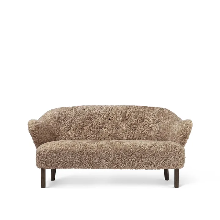 Ingeborg 2,5-sits soffa - fårskinn sahara, ben ek rökt - Audo Copenhagen