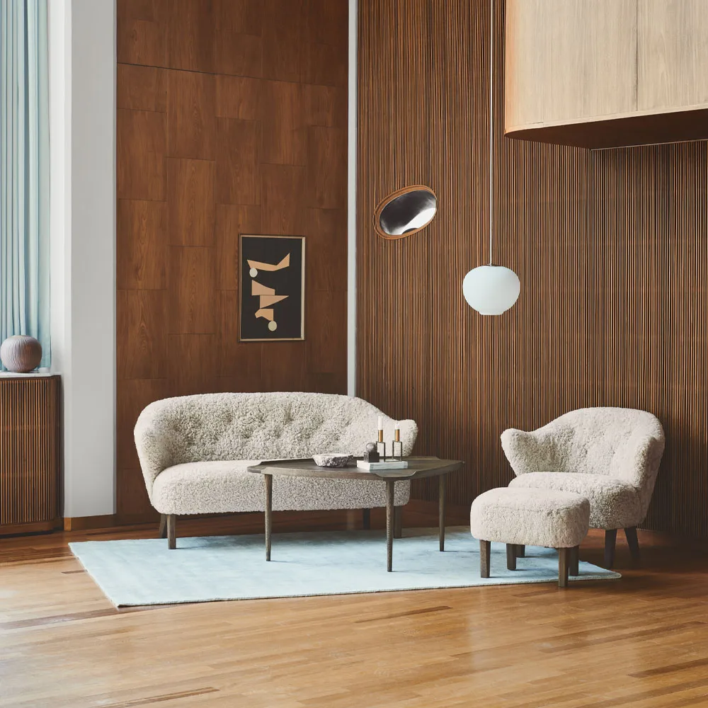 Ingeborg 2,5-sits soffa, Sahcozero beige-ben ek rökt Audo Copenhagen