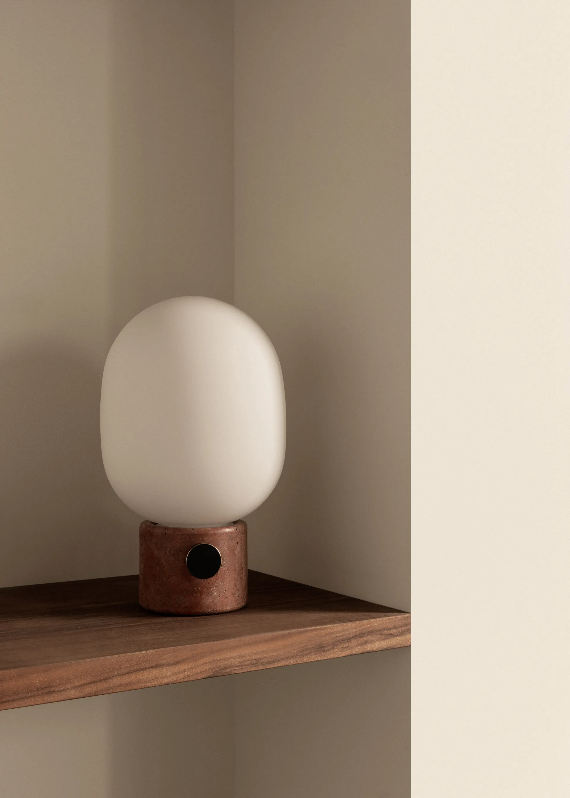 JWDA bordslampa, Red travertine, Large Audo Copenhagen