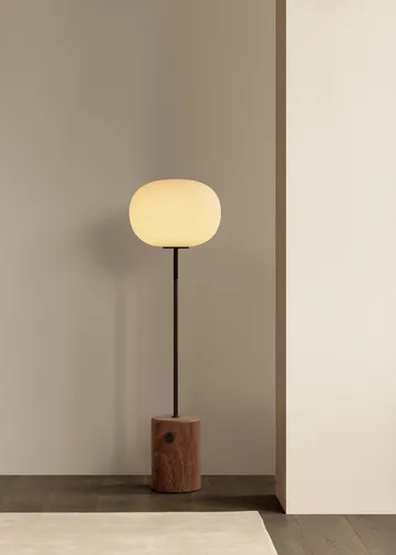 JWDA golvlampa - Red travertine, 130 cm - Audo Copenhagen