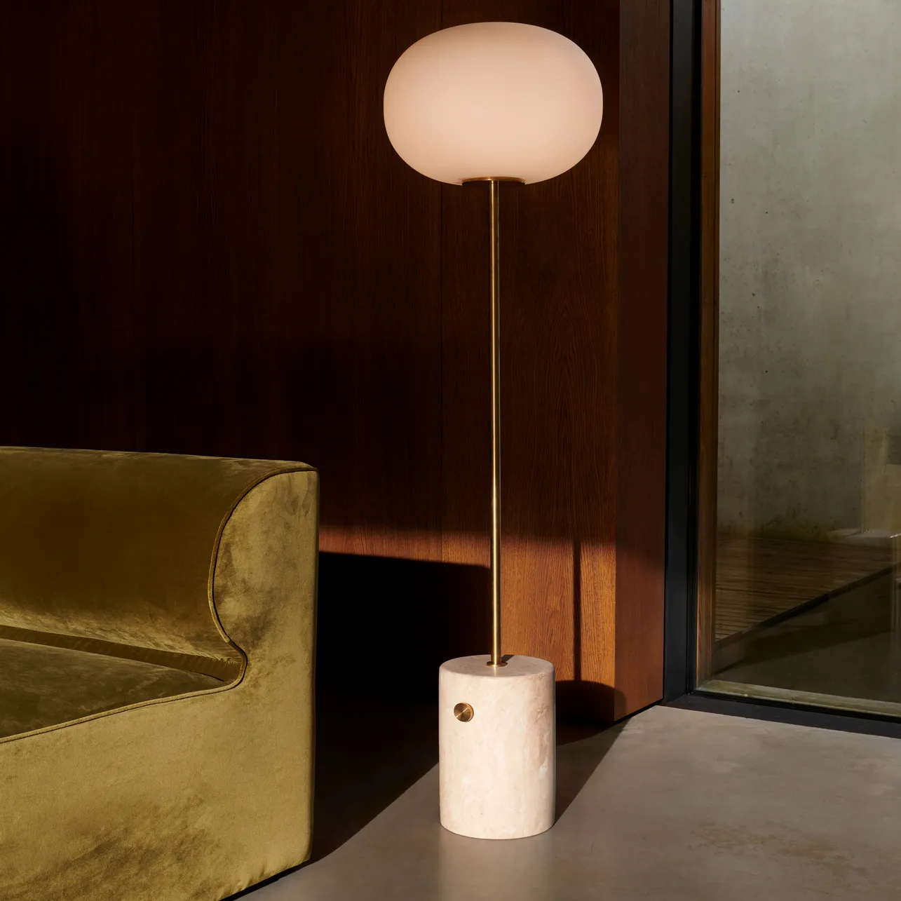 JWDA golvlampa, Travertin-mässing, 150 cm Audo Copenhagen
