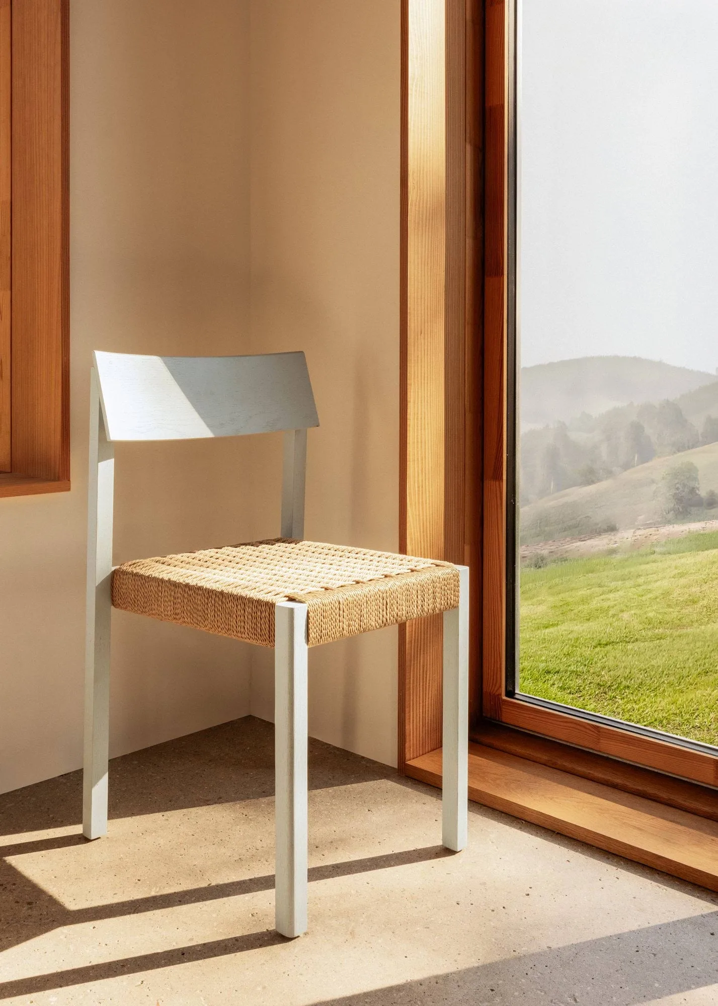 Mauro stol, Linen blue ek-naturflätad sits Audo Copenhagen