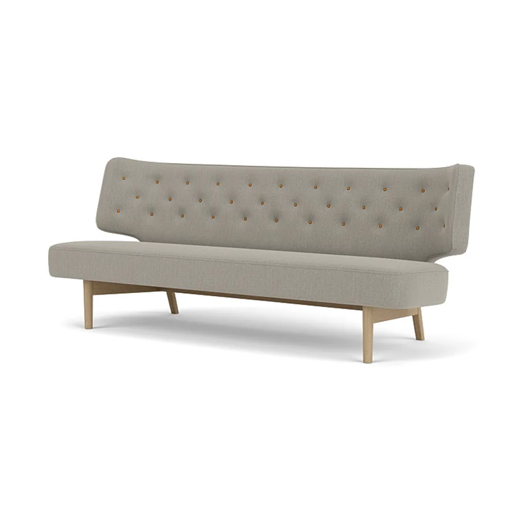 Radiohus soffa, Re-wool 218-naturell ek, läderknappar, 2-sits Audo Copenhagen