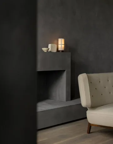 Radiohus soffa - Re-wool 218-naturell ek, läderknappar, 3-sits - Audo Copenhagen