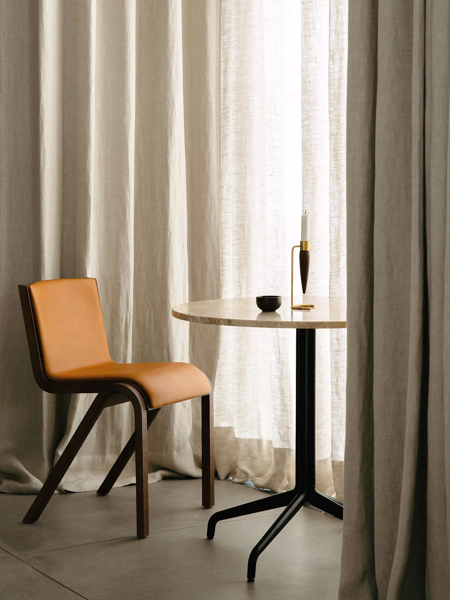 Ready stol framsidesklädd, Black oak-Baru 0570 Red Audo Copenhagen