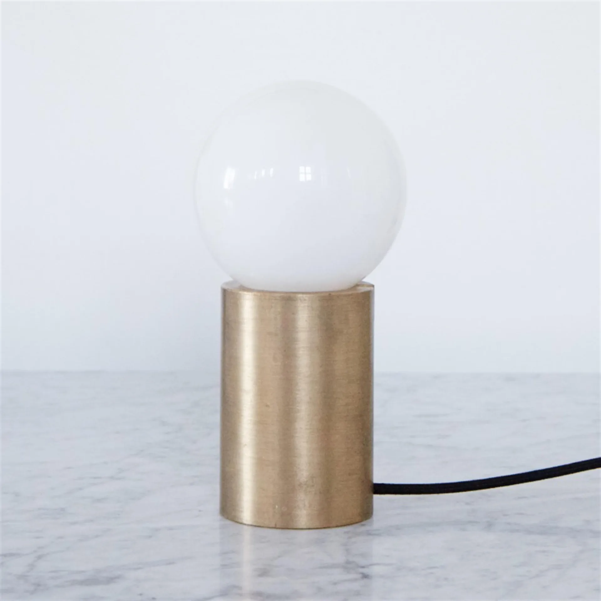 Socket bordslampa, borstad mässing Audo Copenhagen