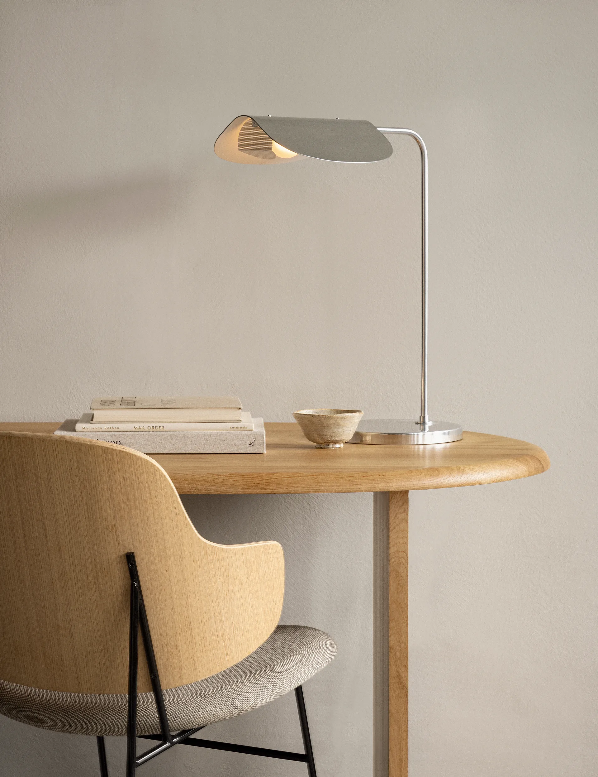 The Penguin stol klädd sits, Walnut-Audo Bouclé 02 Audo Copenhagen