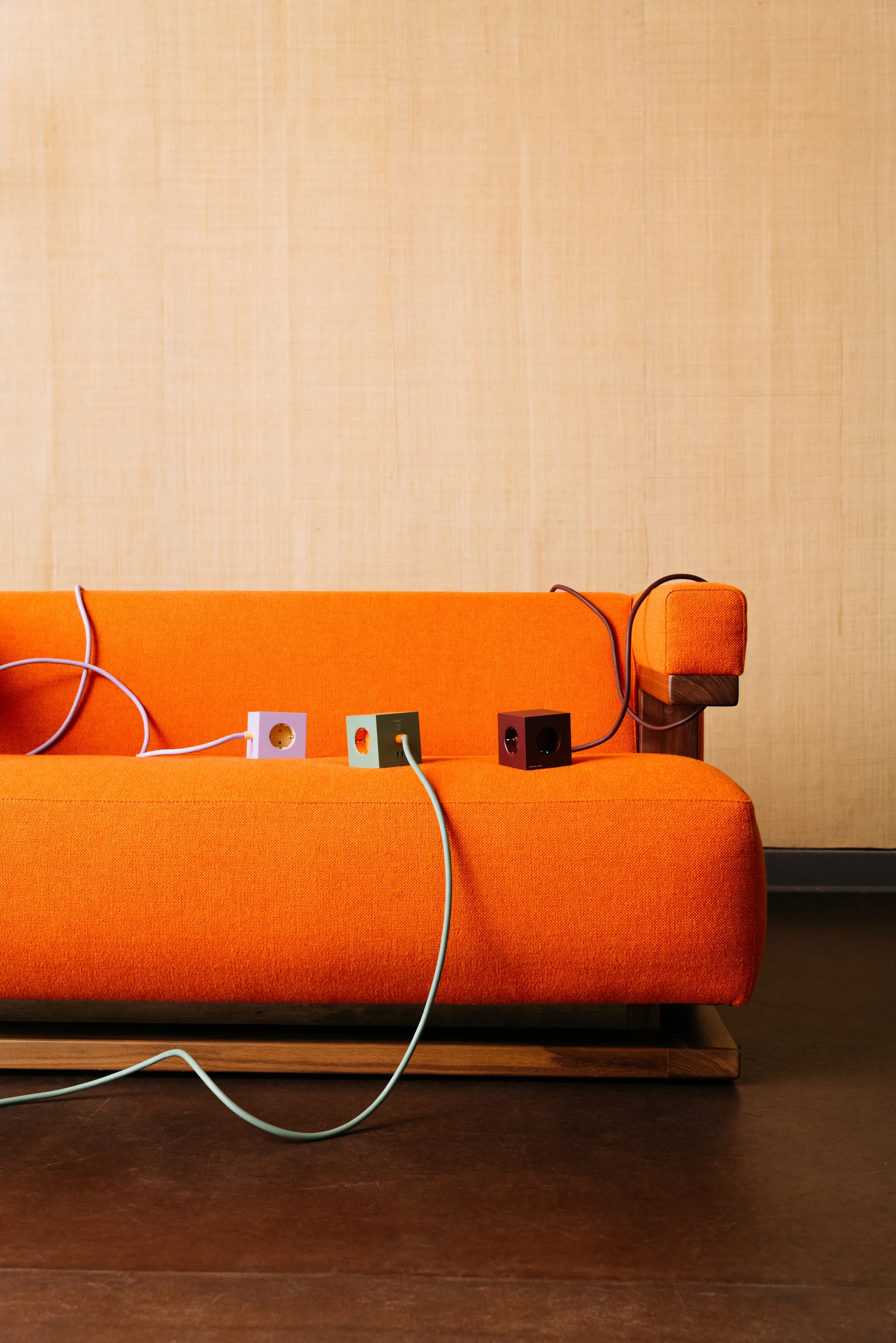AVOLT x Bauhaus-Archiv Square 1 grenuttag USB-C, Gecko Bloom Avolt