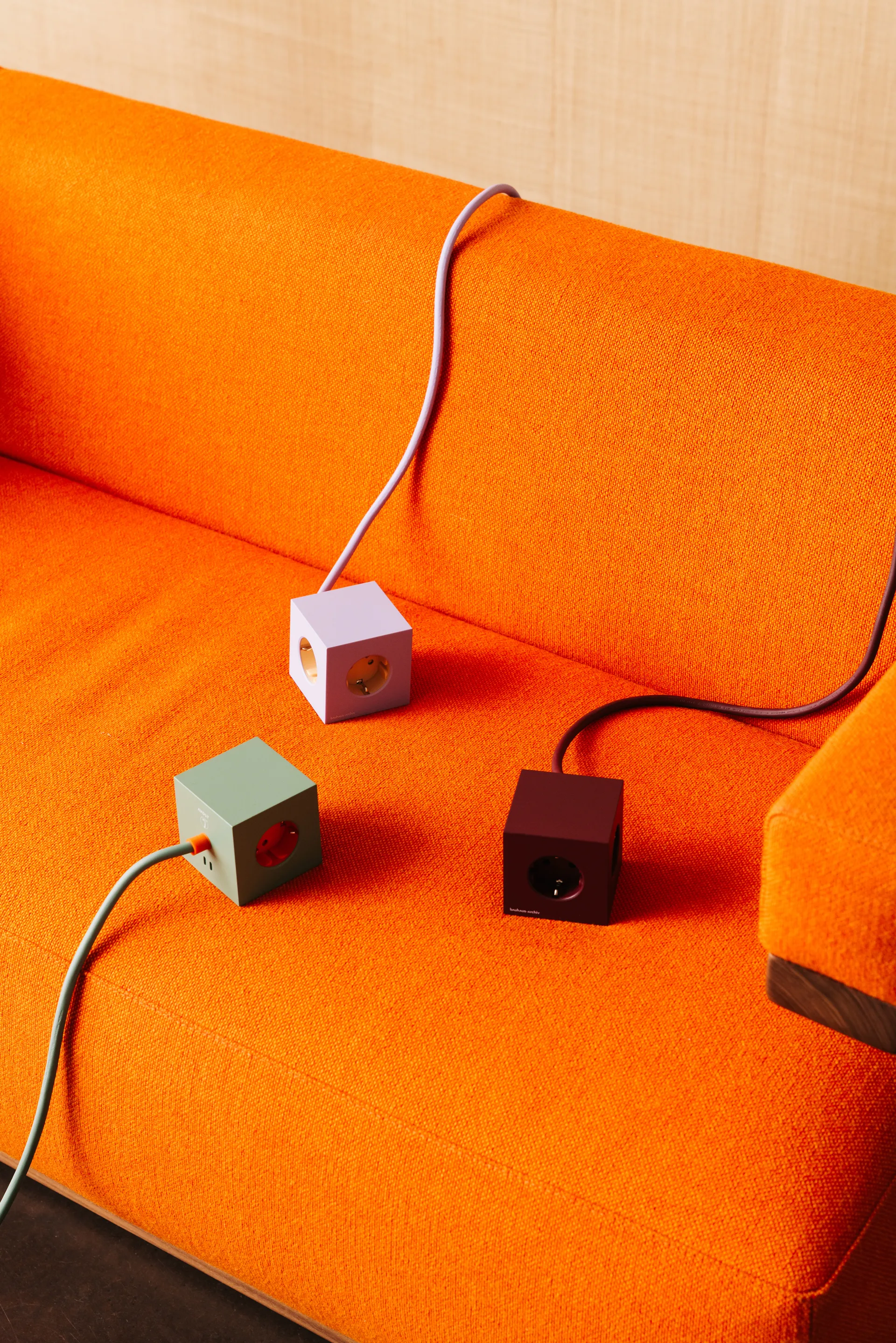 AVOLT x Bauhaus-Archiv Square 1 grenuttag USB-C, Lavender Glow Avolt