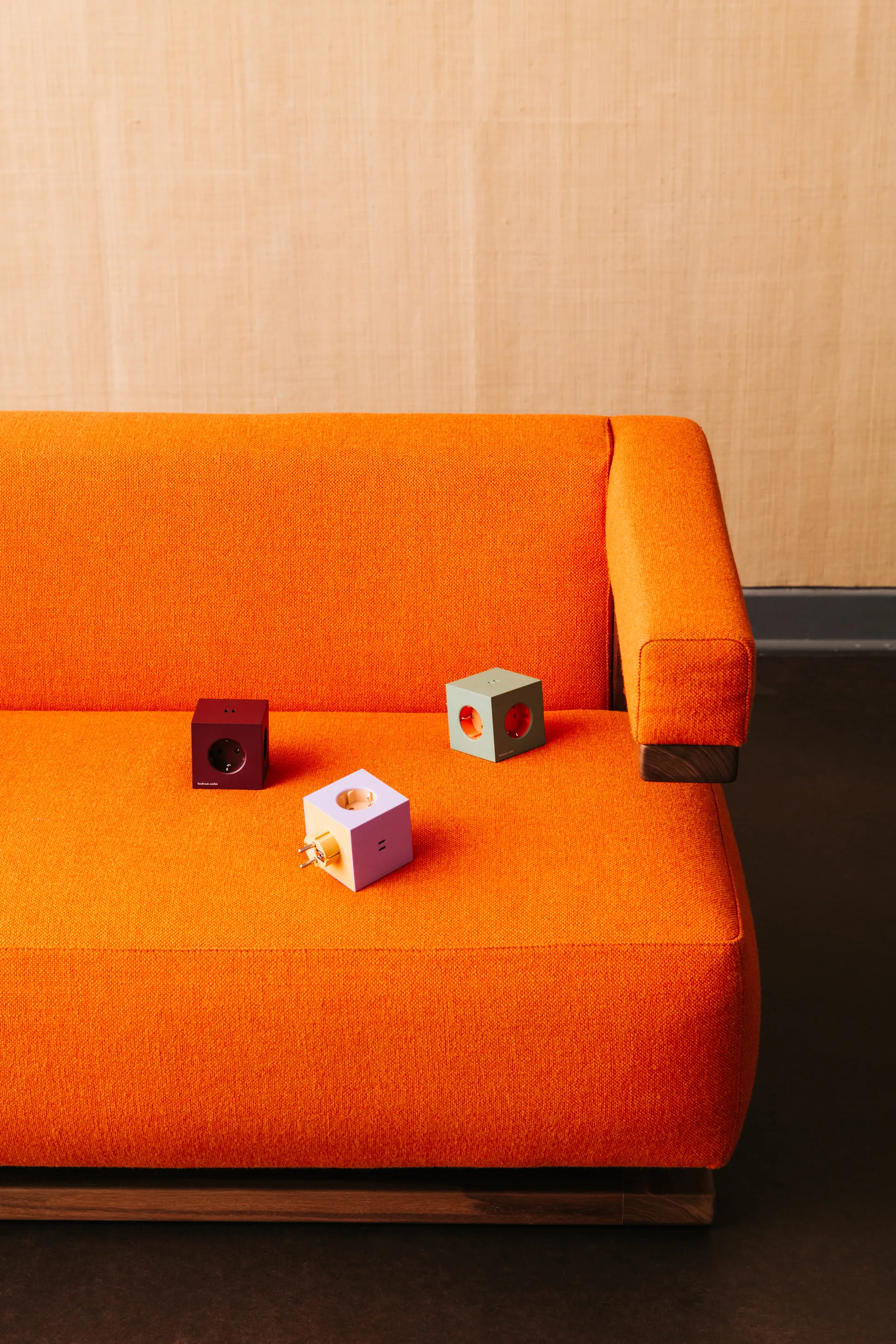 AVOLT x Bauhaus-Archiv Square 2 grenuttag USB-C, Gecko Bloom Avolt