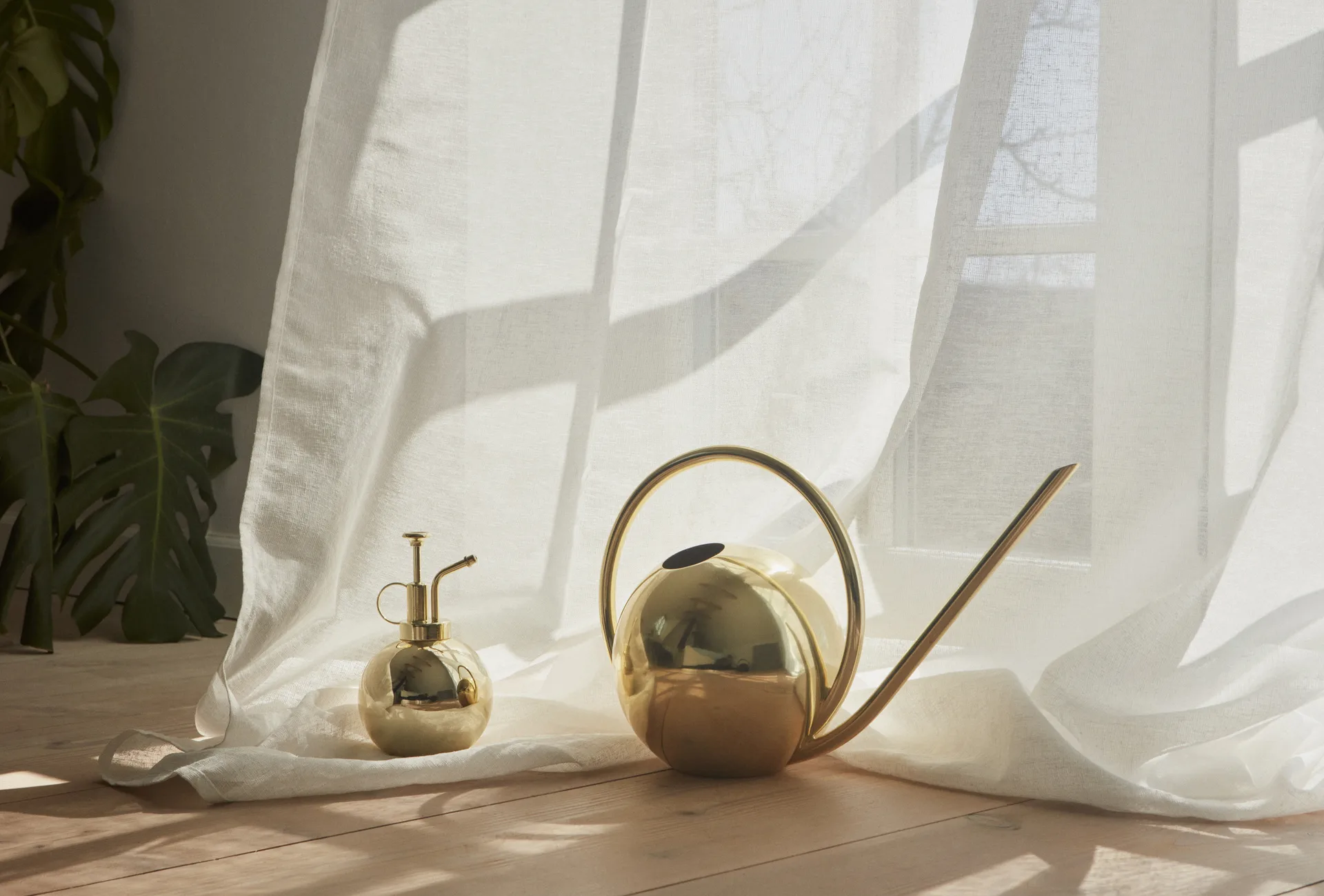 Globe vattenkanna 23 cm, Guld AYTM