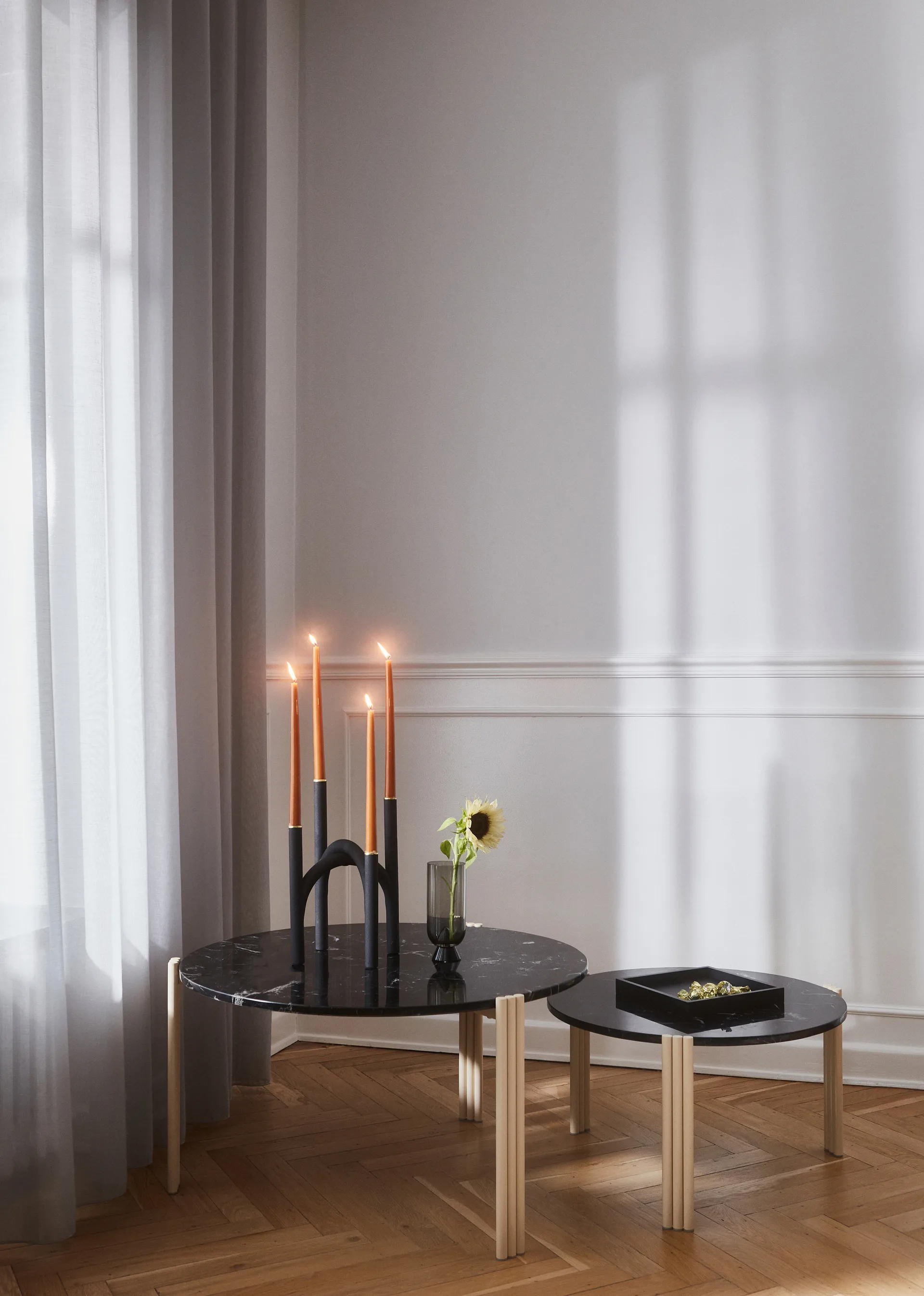 Tribus soffbord Ø80 cm, Light Sand-black AYTM