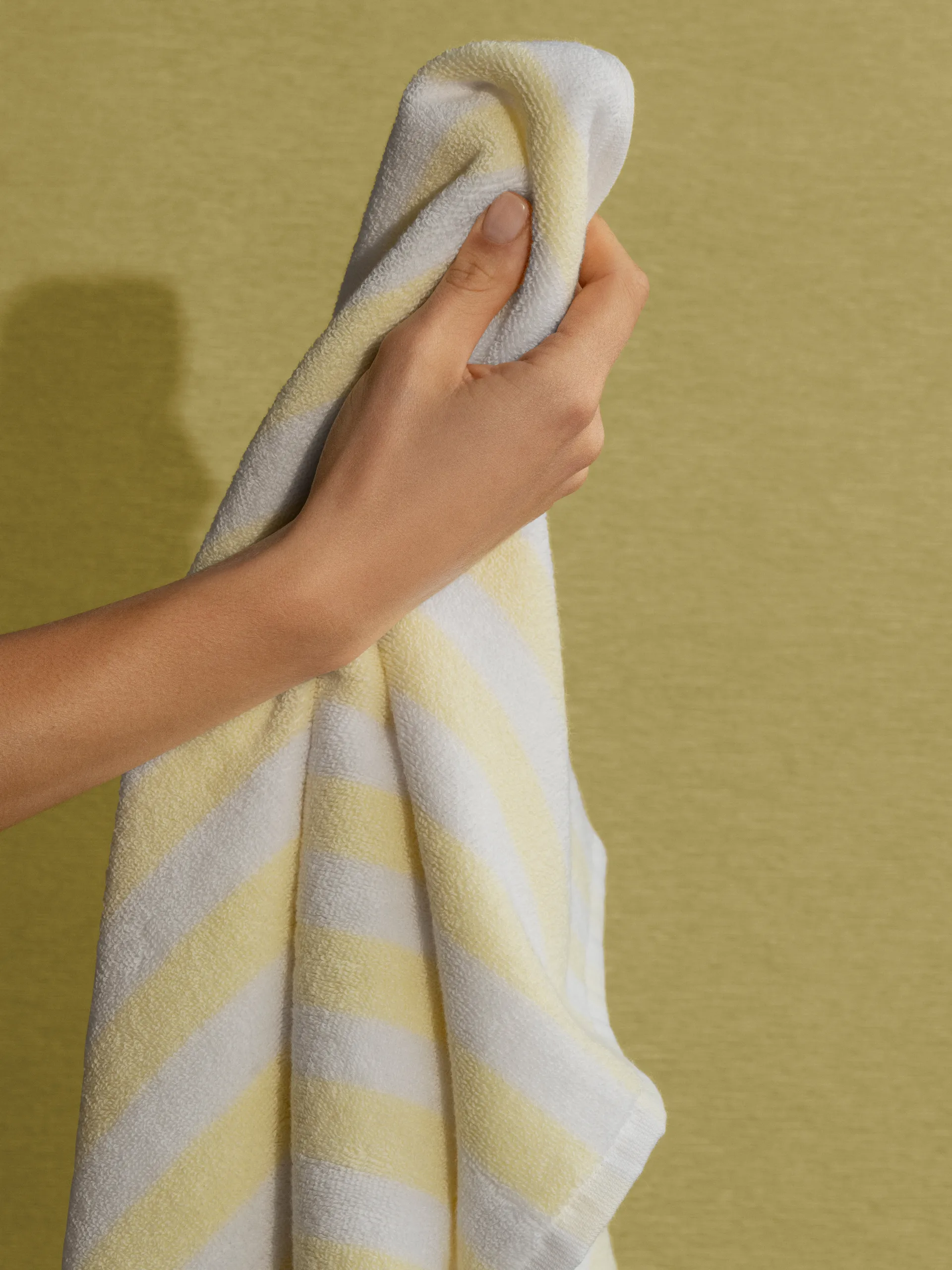 Arto handduk, White-transparent yellow, 70x140 cm blomus