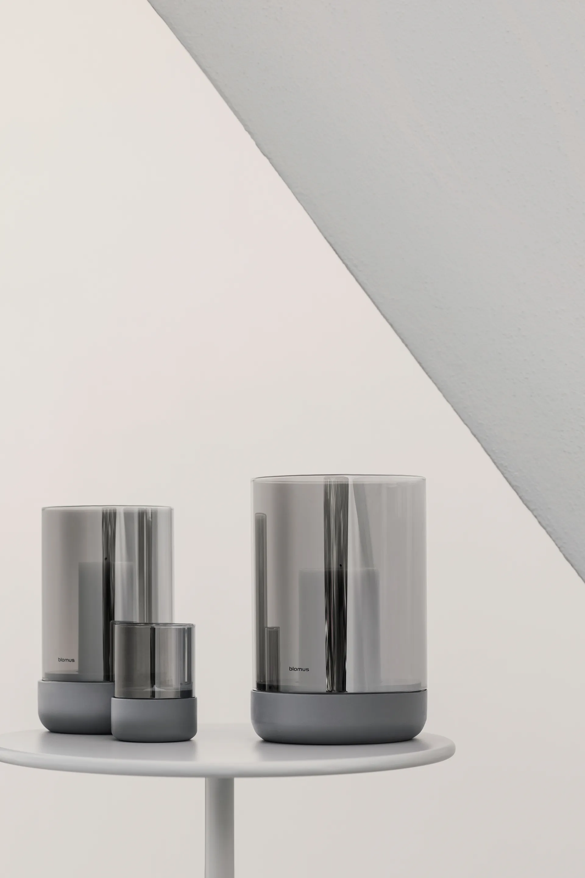 Calma stormlykta Ø15 cm, Gray-smoke blomus