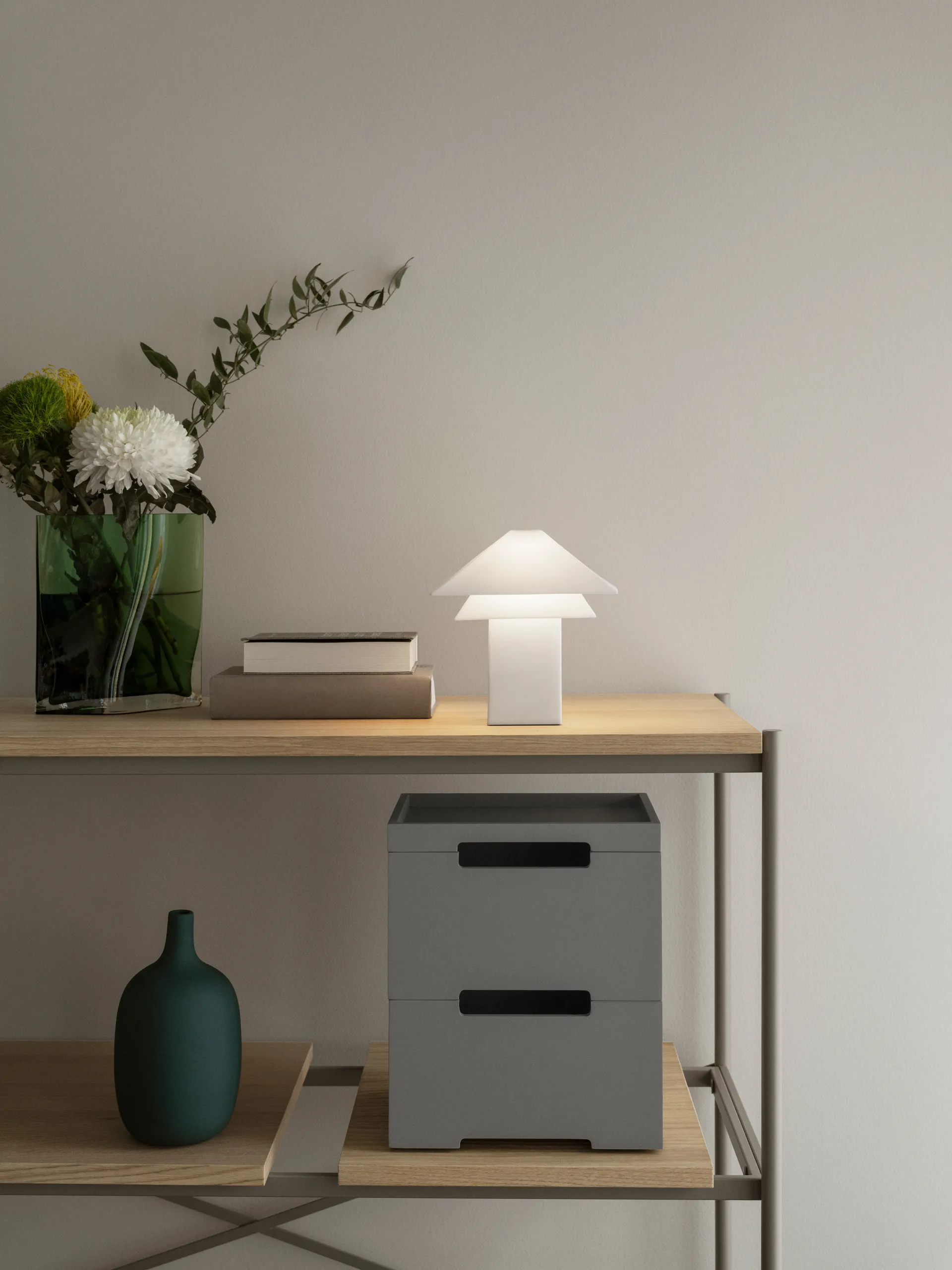 Sanaka bordslampa portabel, White blomus