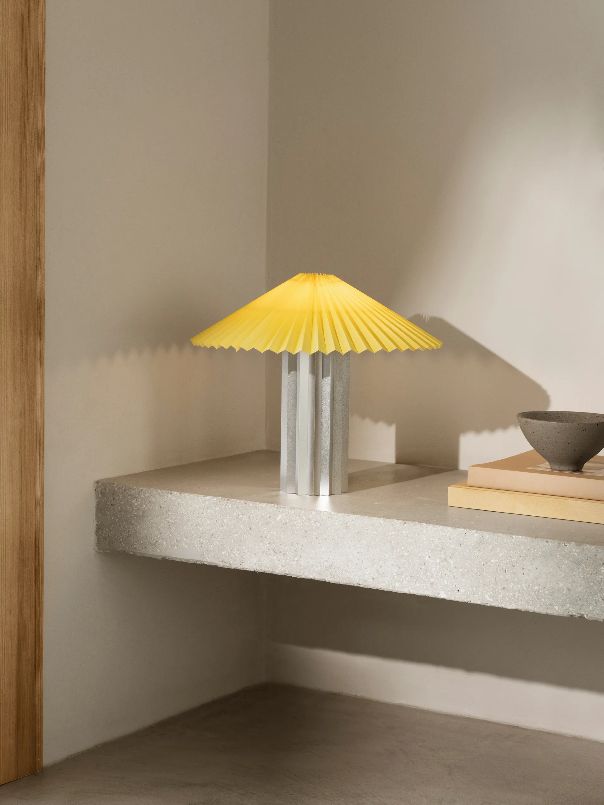 Taite bordslampa, Cream gold, Ø36,5x31 cm blomus