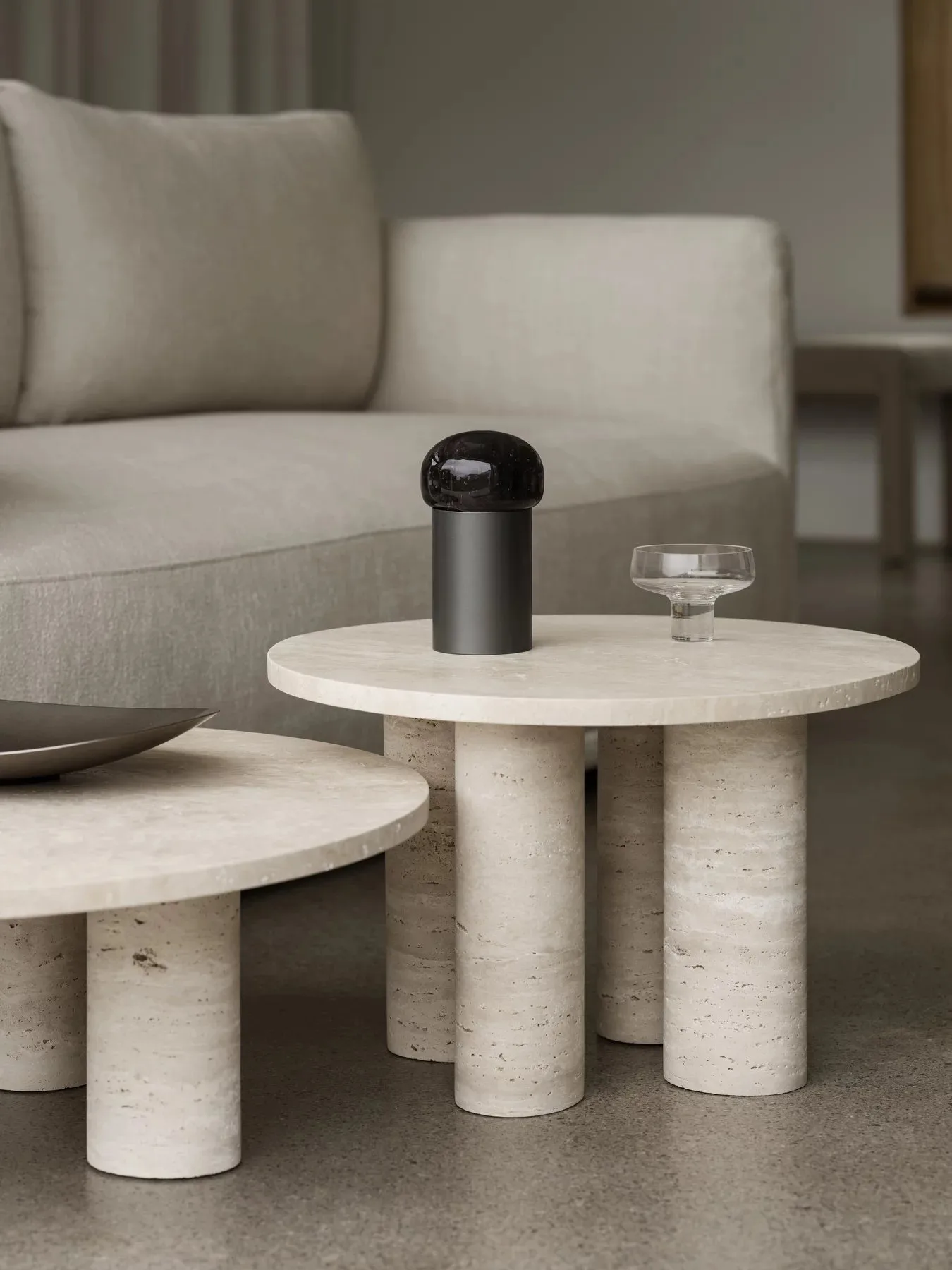 Volos sidobord S Ø52 cm, Travertine blomus