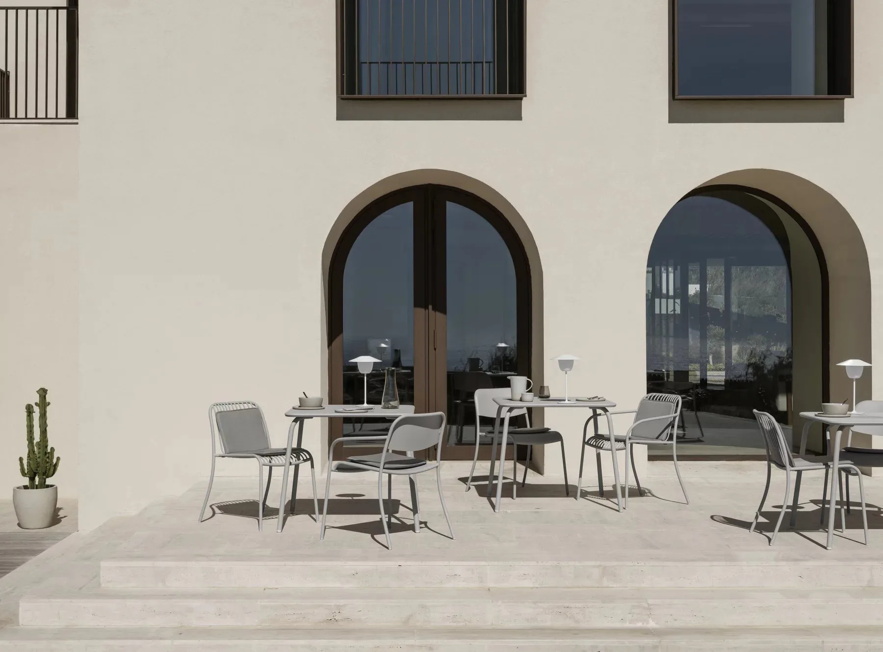 YUA WIRE armchair fåtölj, Silk grey blomus
