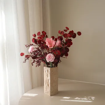 Burgundy blush konstgjord bukett - Amaryllis, nejlika, bärkvistar, eukalyptus, 84 cm - Botané
