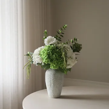 Smashed Avocado konstgjord bukett - Hortensia-pion-amarant-skimmiabär-eucalyptus 12 st - Botané