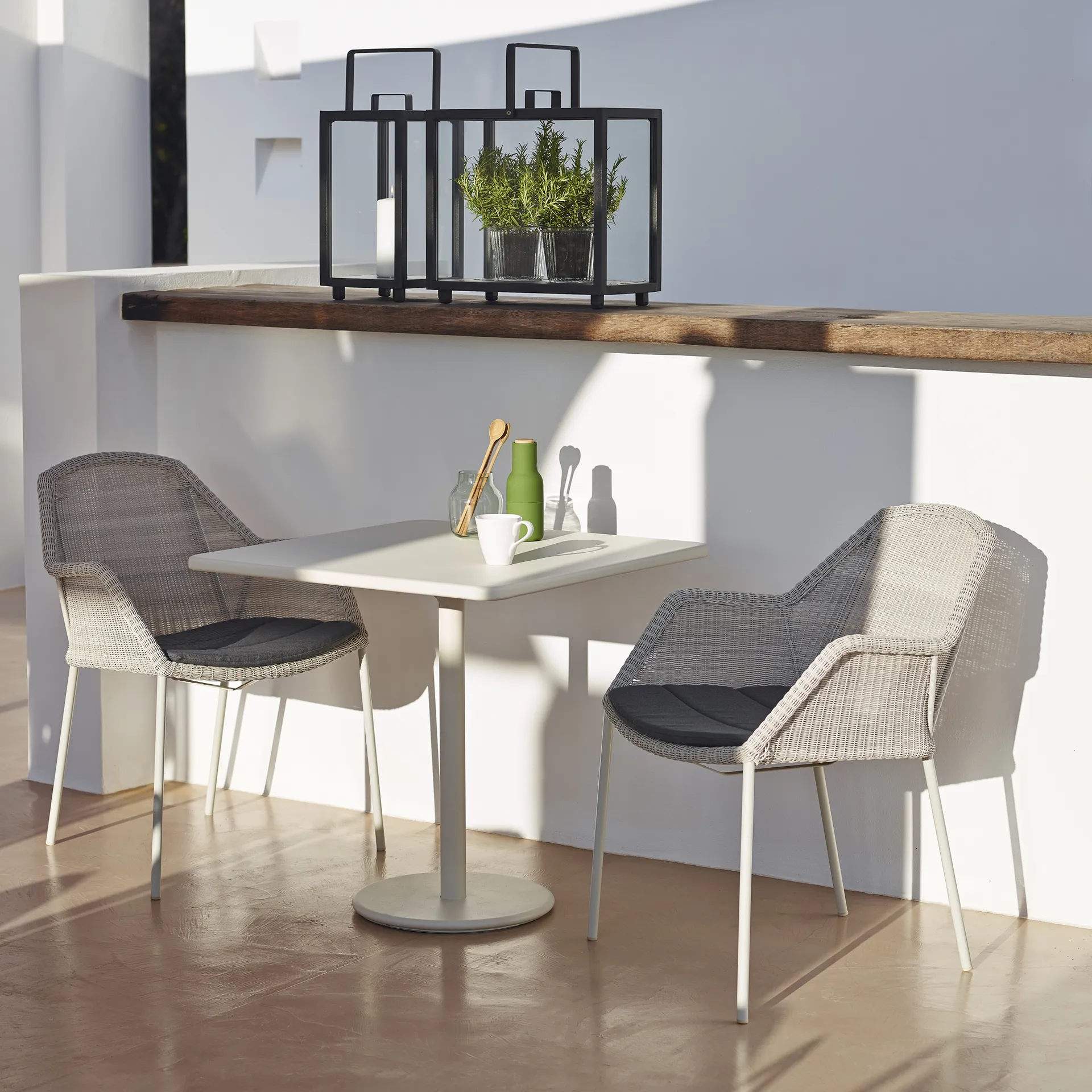 Breeze stapelbar karmstol weave, White grey Cane-line