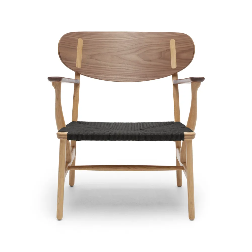 CH22 fåtölj, Klarlack ek-valnöt-svart Carl Hansen & Søn