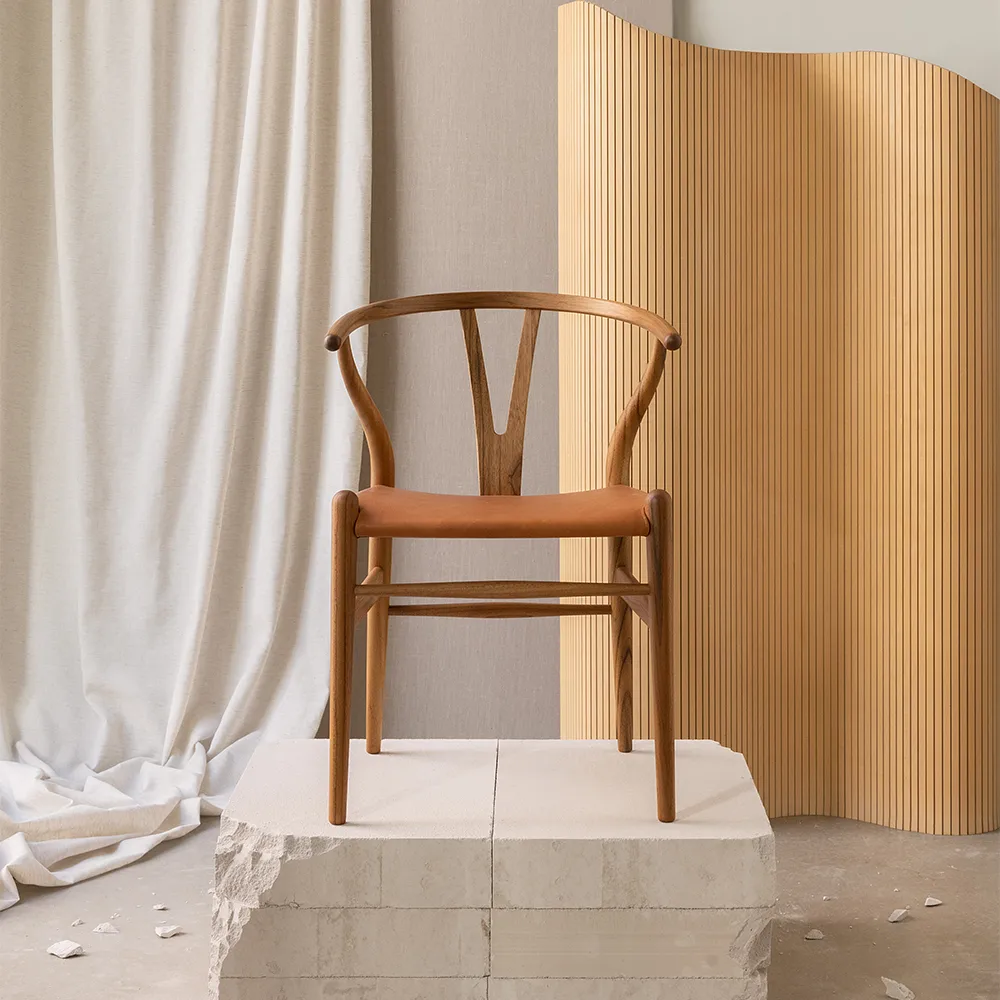 CH24 Y-stol Birthday Edition, Teak, sits i anilinläder Carl Hansen & Søn